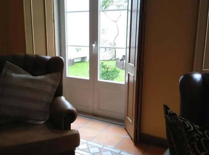 Casa Do Largo アトウギア・ダ・バレイア