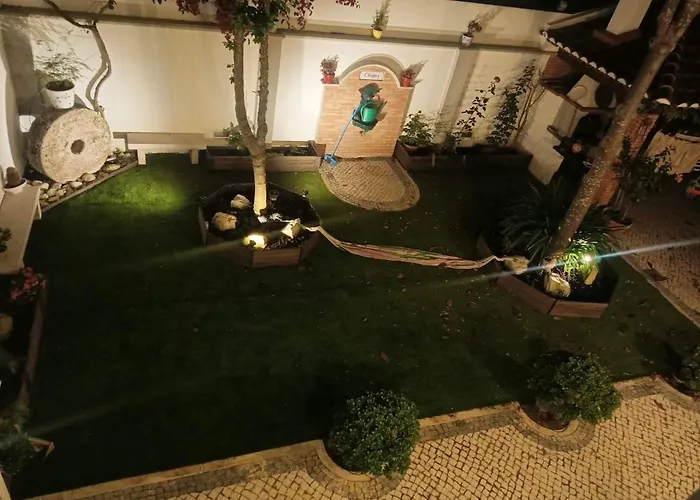 Casa Do Largo アトウギア・ダ・バレイア